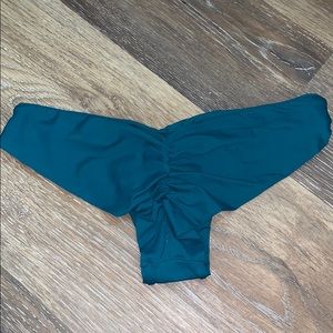 Ama bikinis scrunch bottom